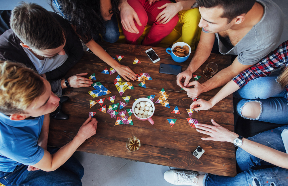 3/6, samen gezelschapsspellen spelen. Breng je kinderen mee!